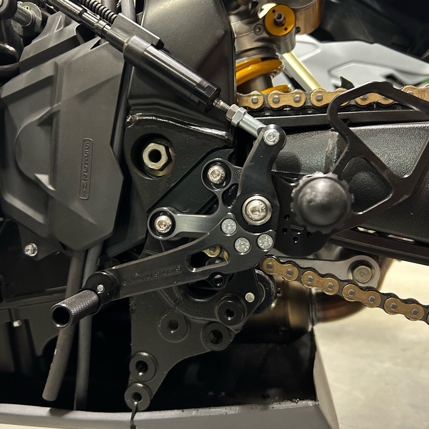 Woodcraft Suzuki GSX-8 S/R Complete Std Shift Rearset Kit W/Pedals