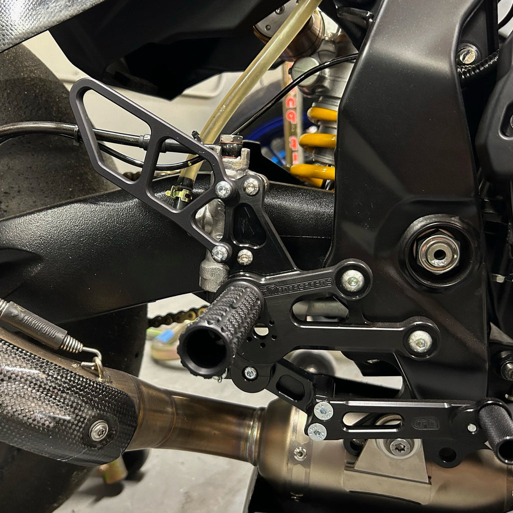 Woodcraft Suzuki GSX-8 S/R Complete Std Shift Rearset Kit W/Pedals