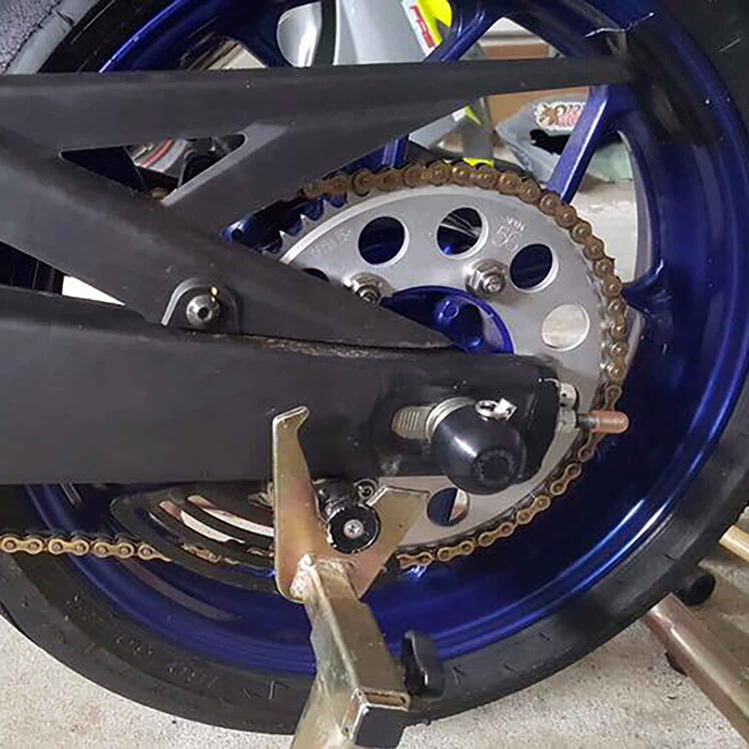 Woodcraft Rear Axle Sliders - Yamaha YZF-R3 (2015-2019)