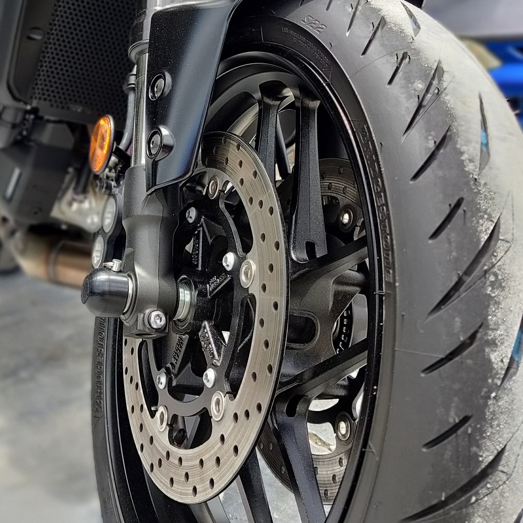 Woodcraft Front Axle Sliders - Yamaha FZ1 (2006-2015), FZ6 (2006-2010), MT-09/Tracer 900 (2021-2024)