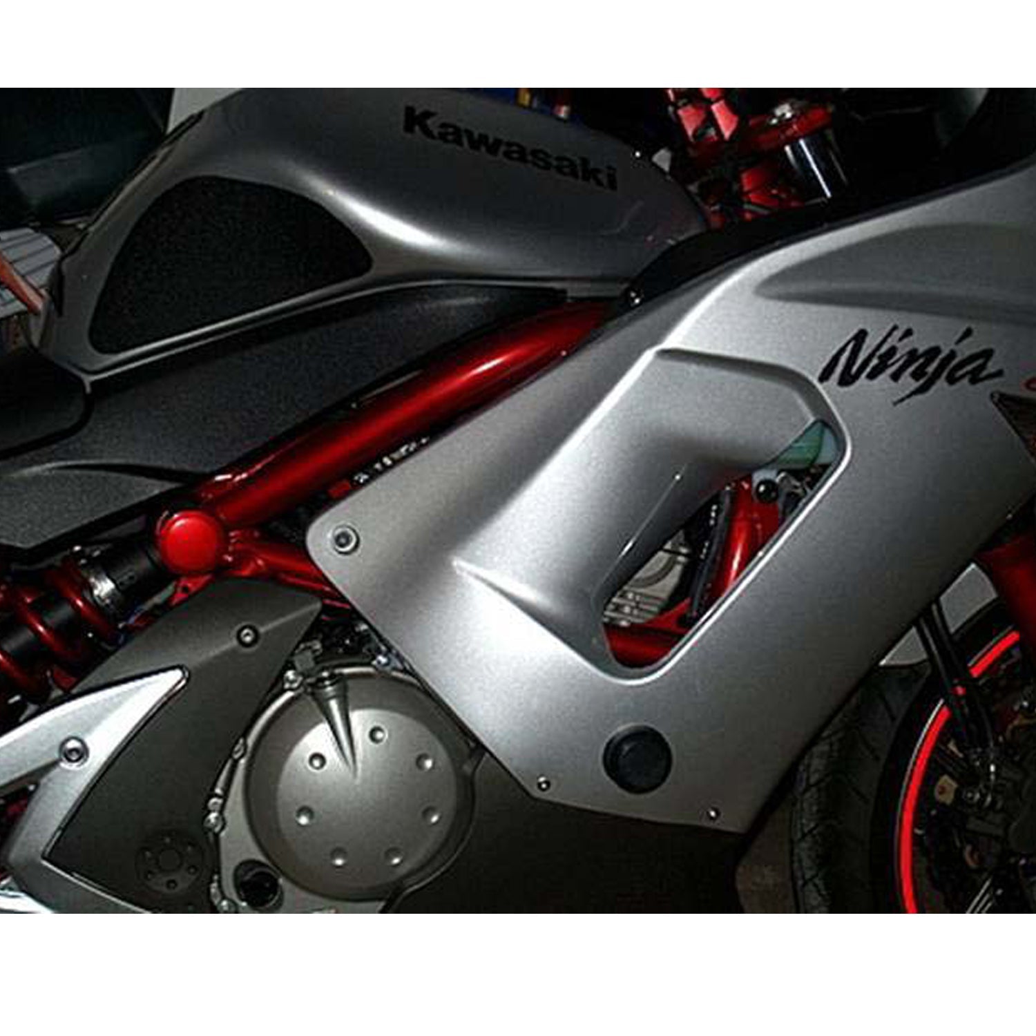 Woodcraft 2006-08 Kawasaki Ninja650 Frame Slider Kit w/ pucks