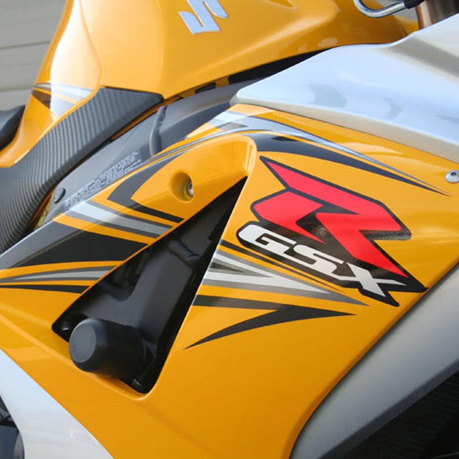 Woodcraft 1998-05 Suzuki GSXR600, 2000-05 GSXR750, 2001-06 GSXR1000 Frame Slider Base Kit with pucks