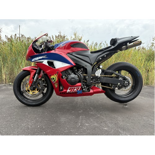 Hindle 2007-12 Honda CBR600RR Slipon w/. Stainless Steel Under Tail - Black Ceramic Tip